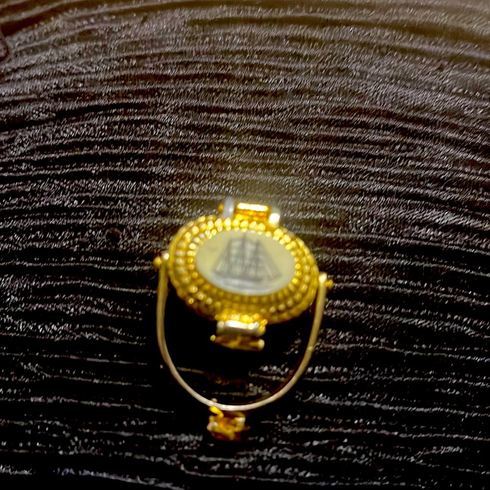 vintage Nantucket basket scrimshaw pendant